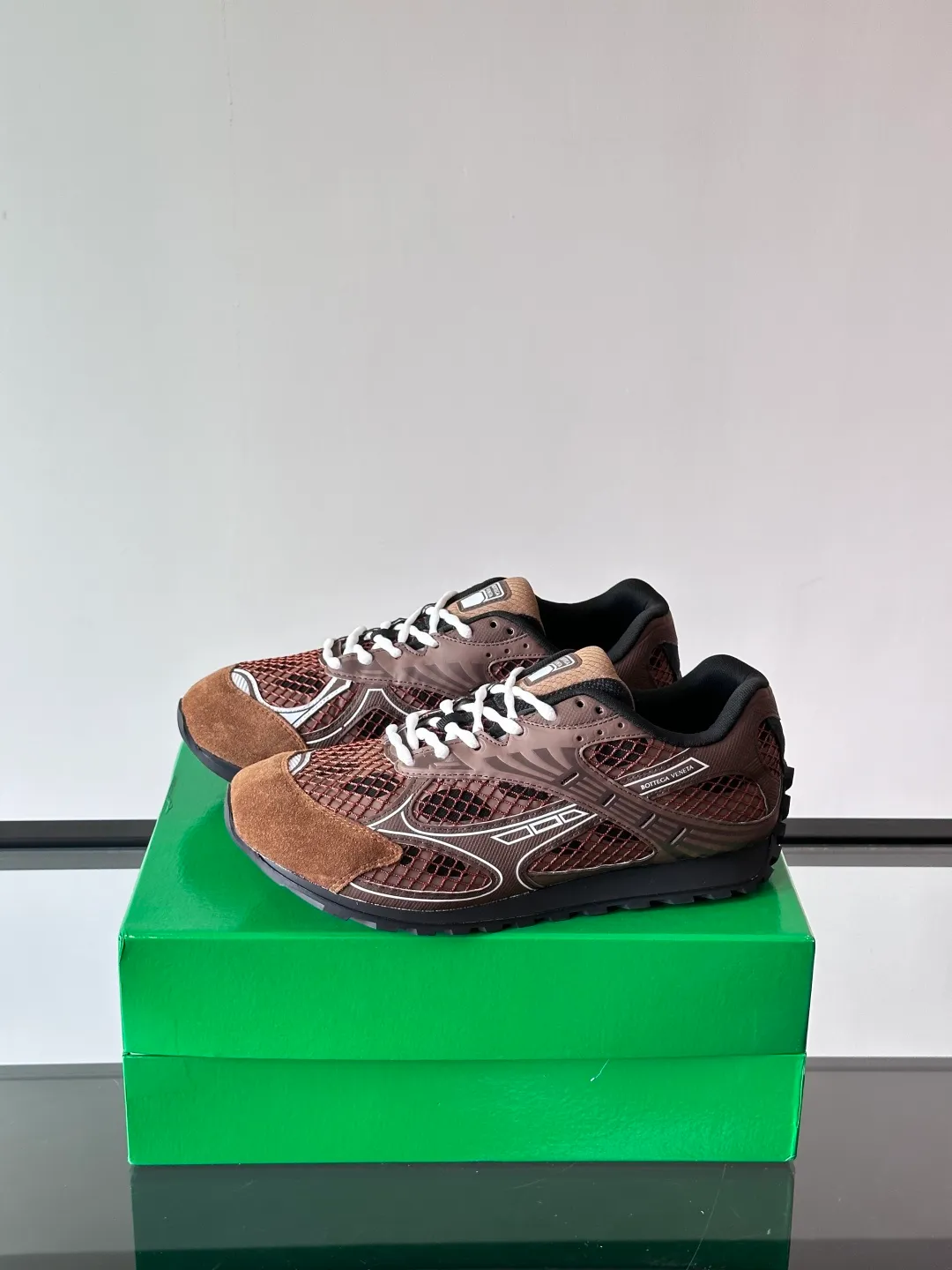 p640 "Bv" new orbit👫 casual sneakers for couples, the retro style of the millennium is so handsome, a super cool fashion item, the most important thing is that it feels incomparably comfortable on the feet, and the design style is also perfect. It will definitely be the one you wear most in daily life, original development, high quality presentation! Size: 35-45 (men’s size 38.45 customized)